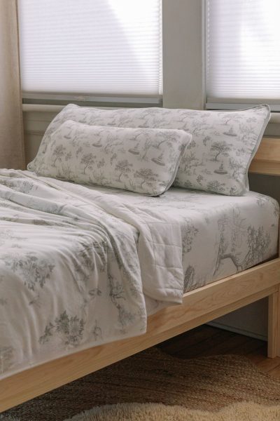 Luxe Bamboo Quilted Blanket - Garden Toile (Silver)